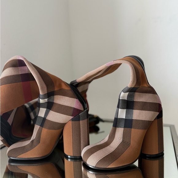 New Burberry - Checked over-the-knee boots $2,690 37 - Picture 6 of 12